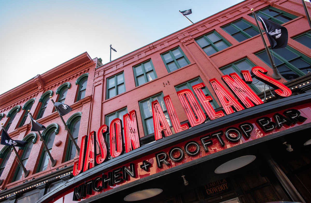 Jason Aldean's exterior